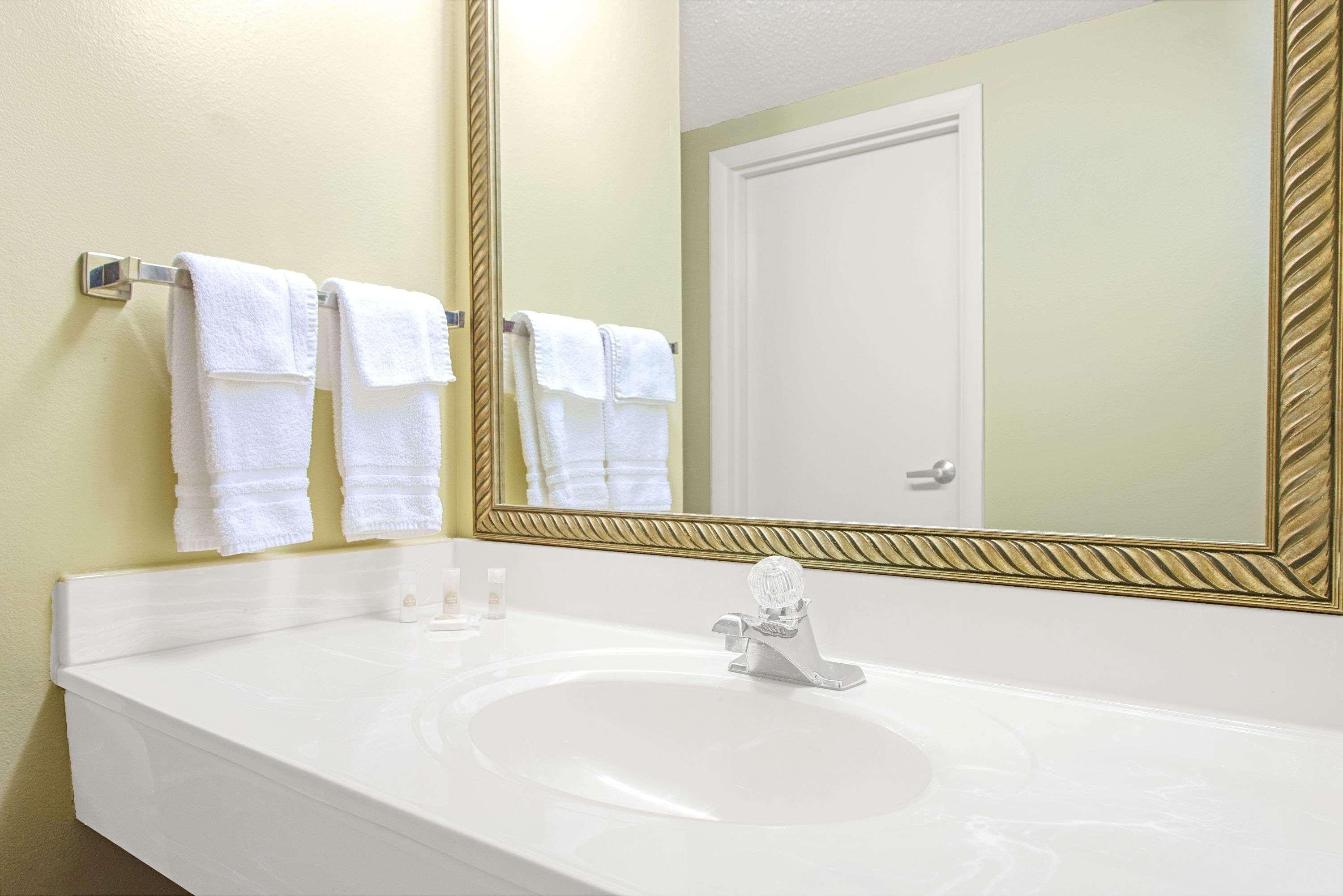 Days Inn By Wyndham St. Louis/Westport Mo Maryland Heights Zewnętrze zdjęcie